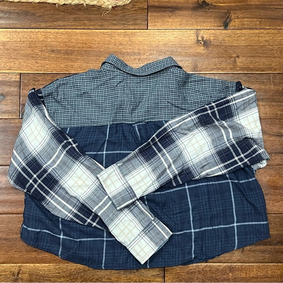 American Eagle cropped button up. Size L. New with tags. - Picture 3 of 3